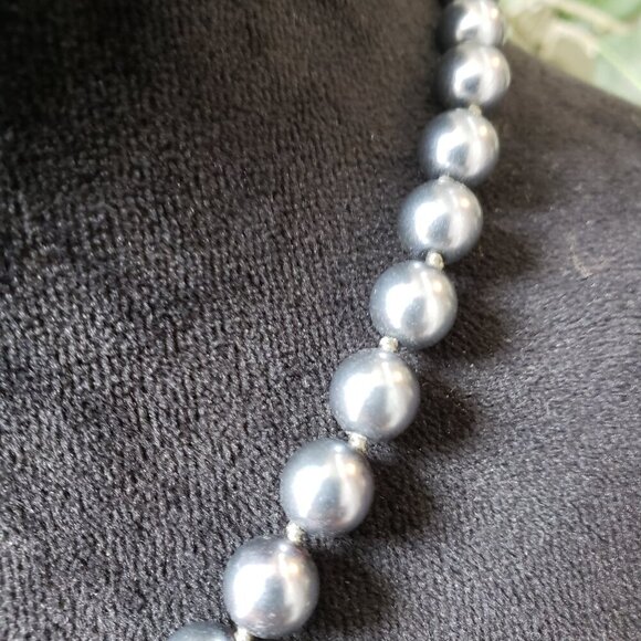 Womens Gray Shell Pearl Natural South Sea Beaded Necklace with Lobster Clasp - Picture 6 of 6
